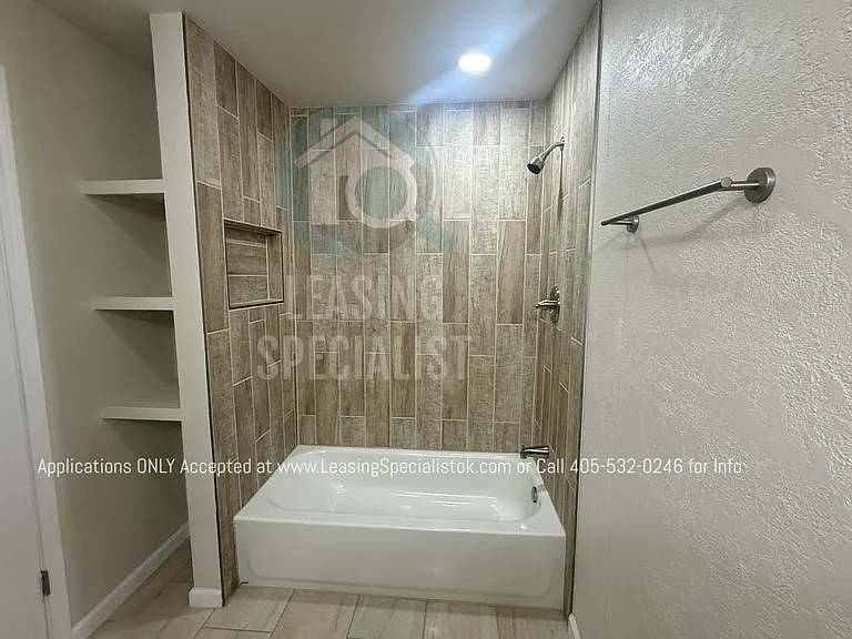127 W Acres St #E — Photo 15