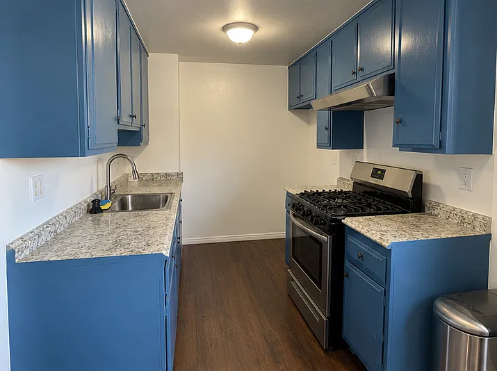 Studio, 750 sqft, $1,750 — Photo 3