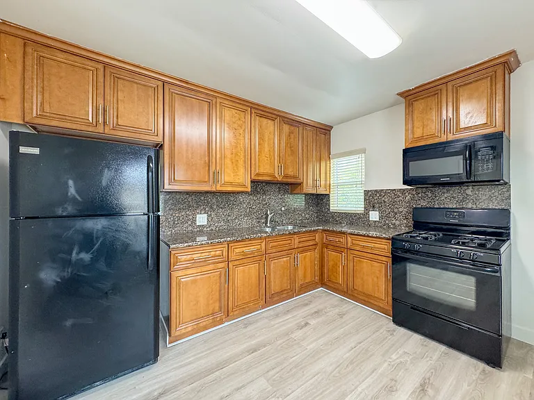 2032 S Shenandoah St #4 — Photo 7