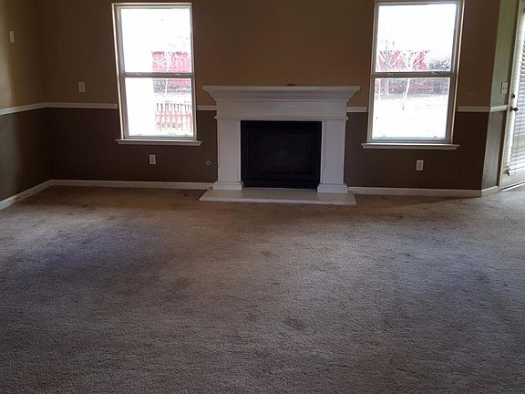 3rd image of 2267 N Arbor Ave