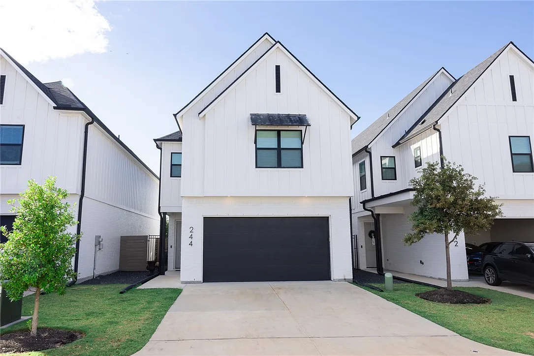 4 bed, 4.5 bath, 2453 sqft, $4,000 — Photo 1