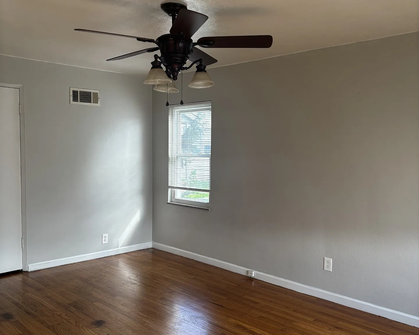 2 bed, 950 sqft, $1,575 — Photo 3