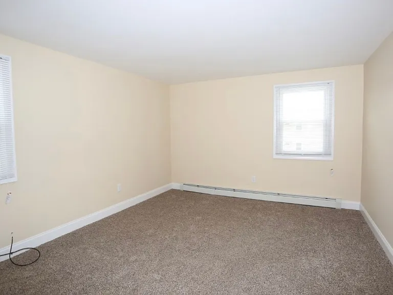 Lake Heights Apartments — Photo 6