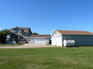 490 79th Ave NE, Carrington, ND 58421