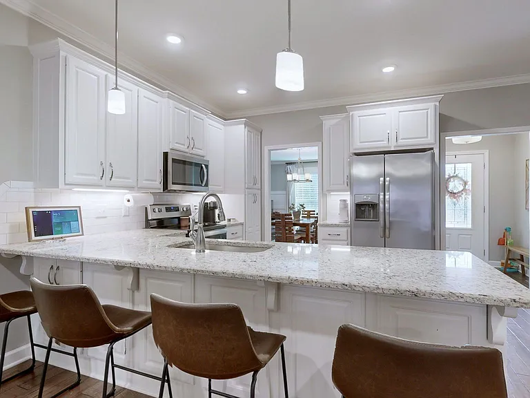 KITCHEN BAR