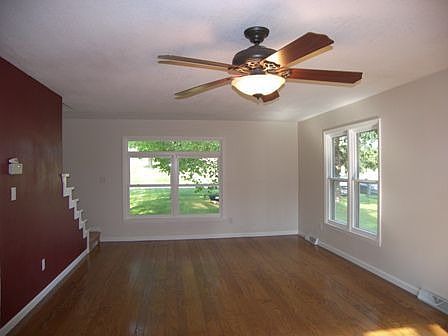 Living room to front