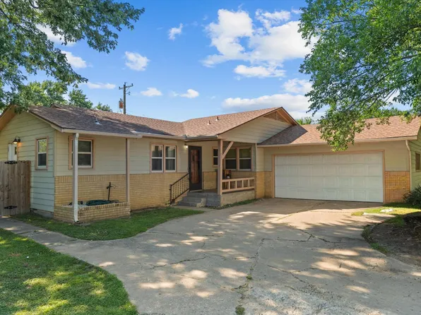 206 S Overlook Dr, Coffeyville, KS 67337