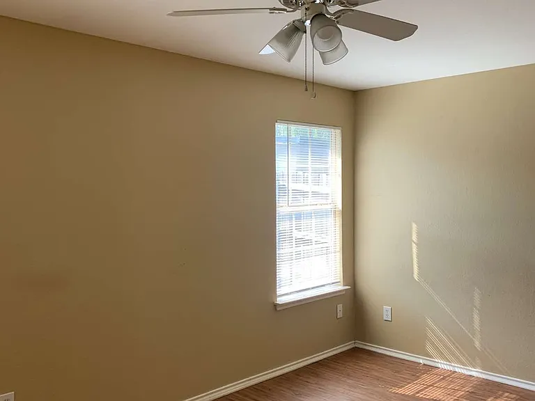 1434 Mission Hills Ln — Photo 10