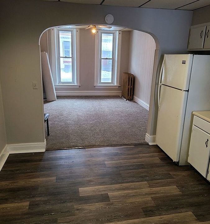 2nd image of 1031-1033 E Lehman St #1033-1