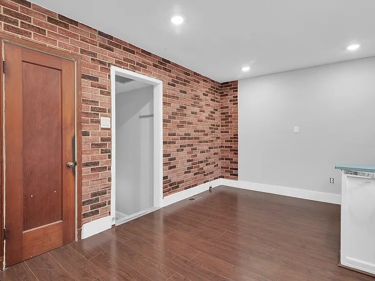 34 W Parnell St — Photo 6