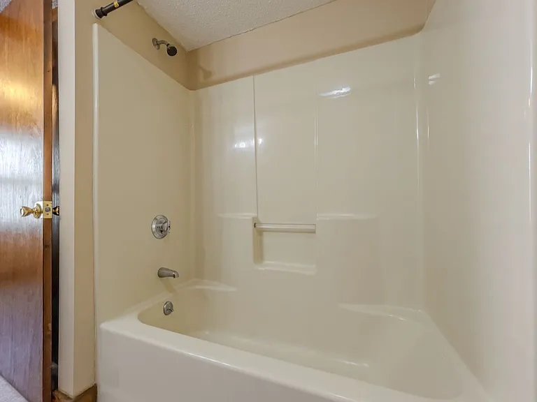 Fitchville Inn Apts. — Photo 7