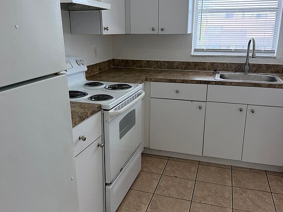 3rd image of 3701 SW 59th Ter