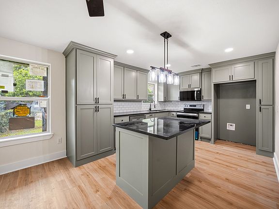 2nd image of 1503 E 9th Ave