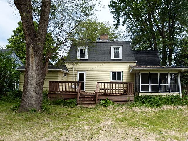 2nd image of 215 W Sunset Ave