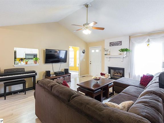 5th image of 4 W Crossridge Dr