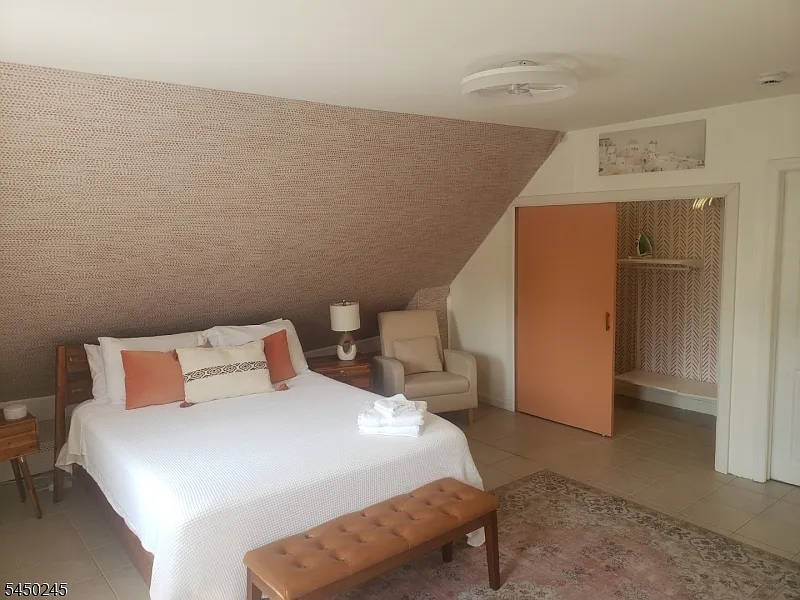 2 bed, 1.0 bath, 623 sqft, $2,300 — Photo 4