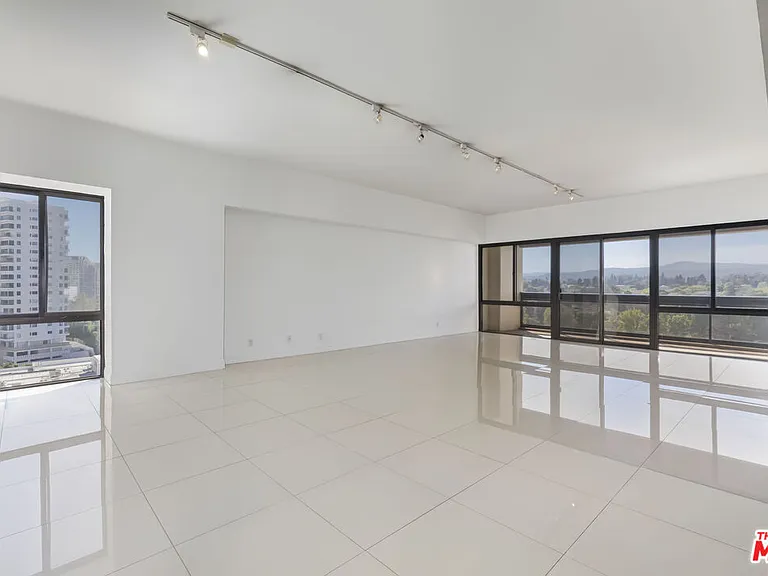 10445 Wilshire Blvd #905 — Photo 7