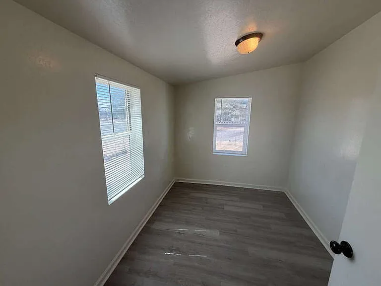 1010 N Park Ave — Photo 4