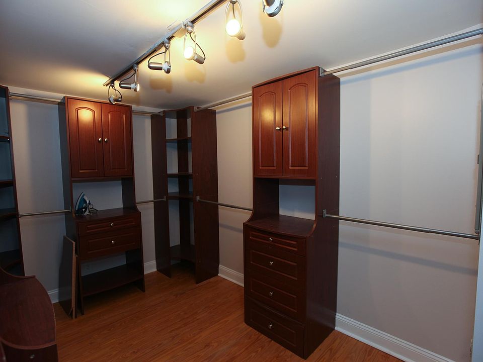 1st image of 2114 Oak St Unit 3