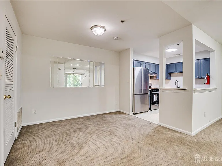936 Waterford Dr — Photo 13