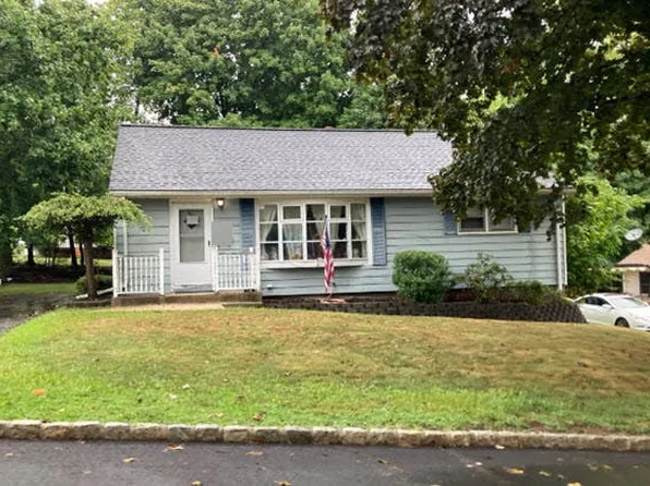 15 Oak St, Garnerville, NY 10923