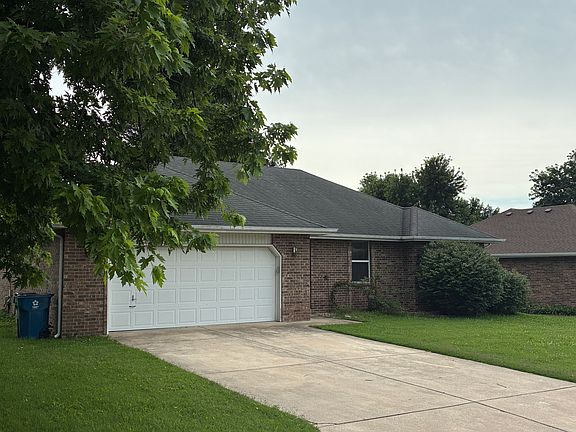 3rd image of 406 N Becky Cir