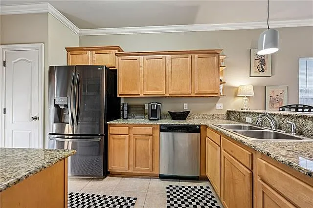 312 Lismore Ln — Photo 9