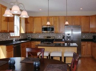 1511 Pembroke Pass, Chanhassen, MN 55317