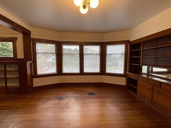 4th image of 1011 N Garden St