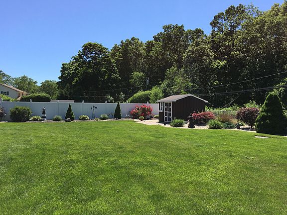 5th image of 28 Butterfield Dr