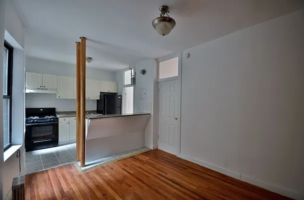 Rented by CITY SKYLINE REALTY INC | media 29