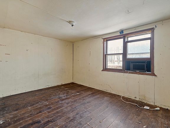 5th image of 310 4th Ave NE