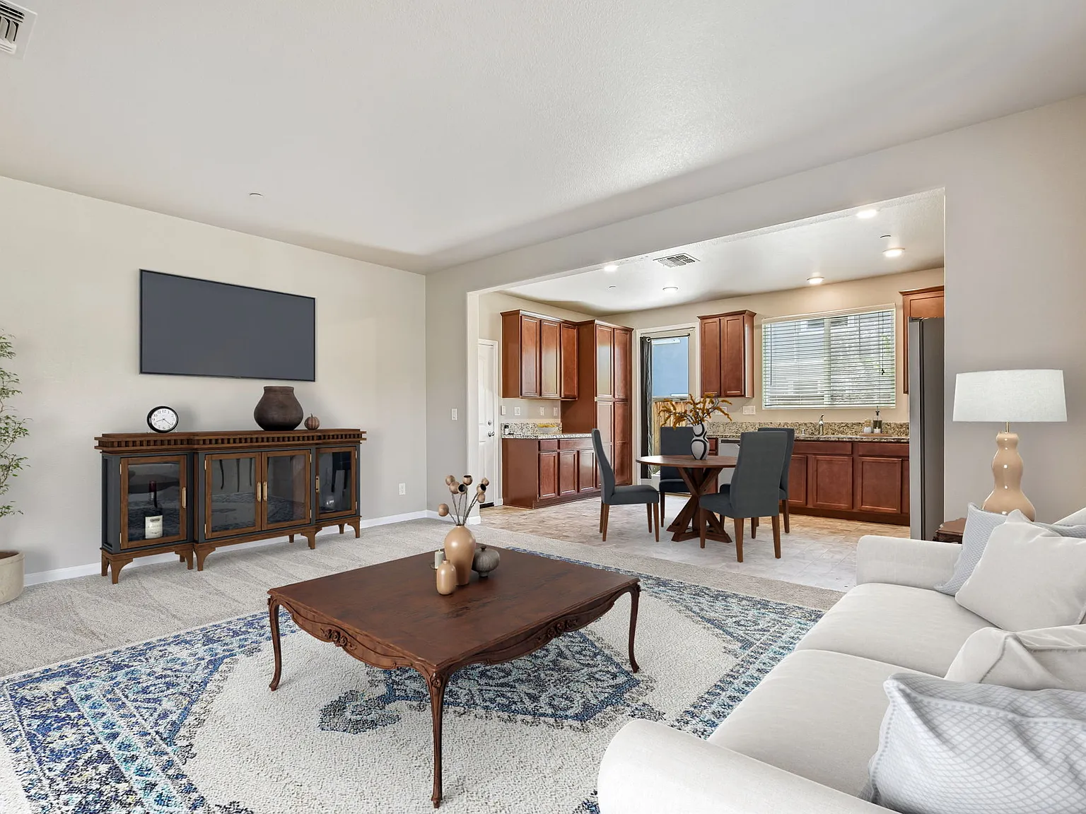 4 bed, 2200 sqft, $3,100 — Photo 4