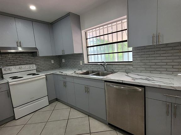 5th image of 2438 SW 109th Ct
