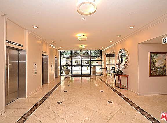 4th image of 600 W 9th St APT 1507
