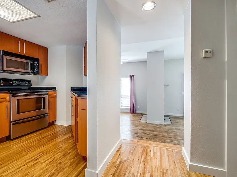 3901 Travis St #107 — Photo 7