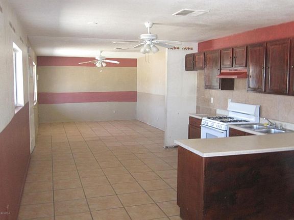 4th image of 2233 N 50th Dr