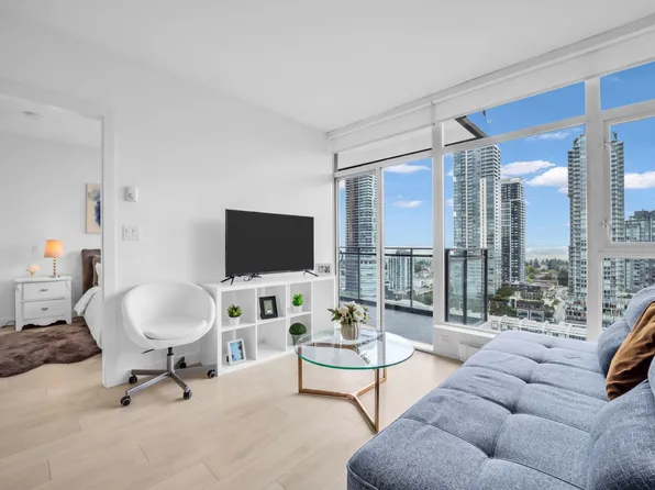 6098 Station St #2203, Burnaby, BC V5H 0H4