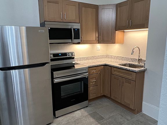 2nd image of 280 N B St #2