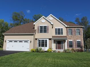 32 Tamarack Ln, Schenectady, NY 12309