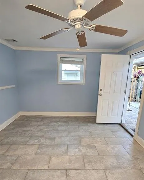3083 Claiborne Dr — Photo 2