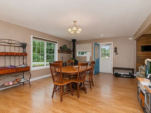 3rd image of 1 Alison Dr