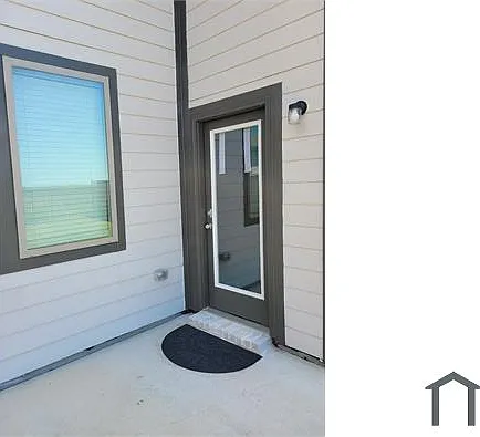 2401 Green River Rd — Photo 13