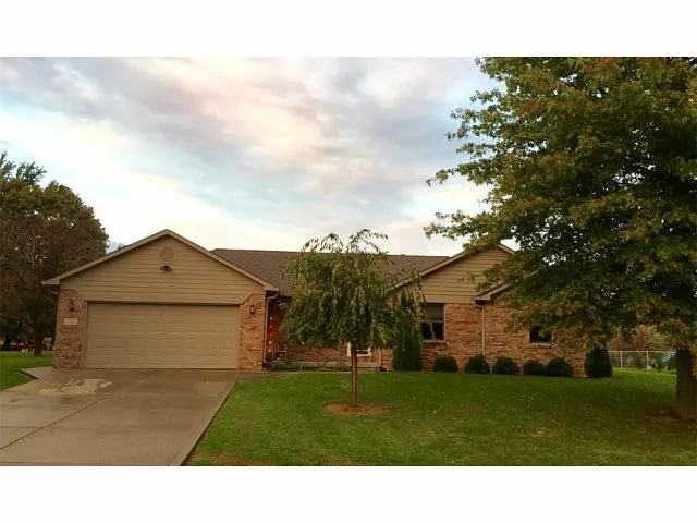 2520 Laurelwood Dr photo 1