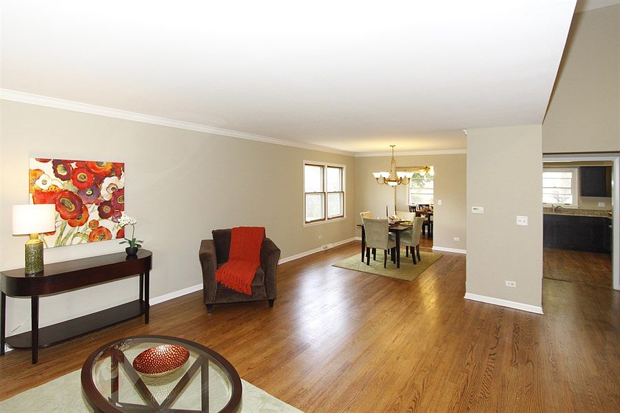 1st image of 415 S Carlyle Pl