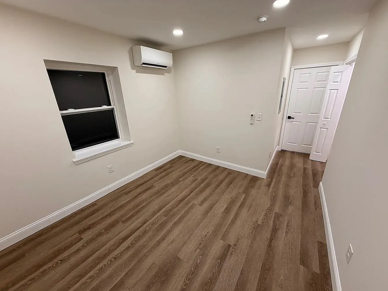 Stunning 1BR/1BA in North Avondale!! — Photo 3