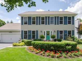 1070 Cobblers Xing, Elgin, IL 60120