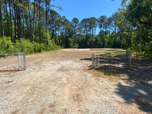 689 Seaside Rd, St Helena Is, SC 29920