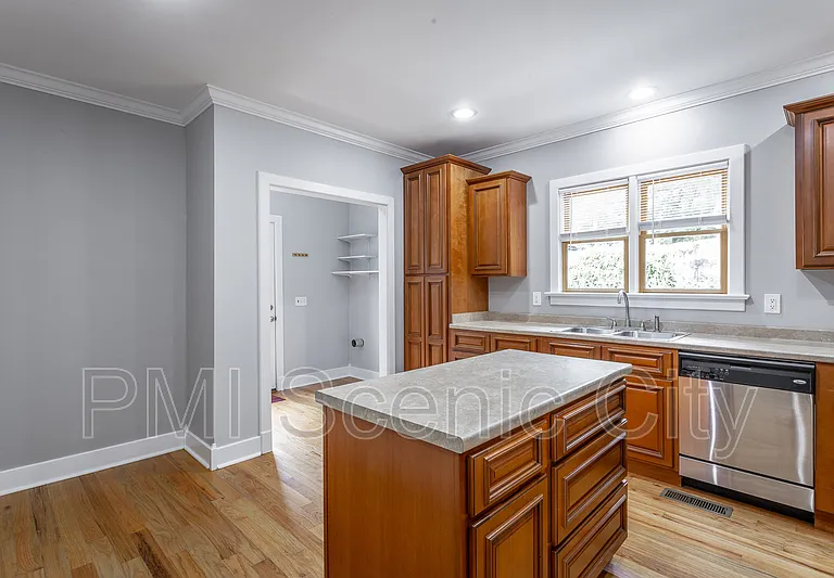 513 Lytle St — Photo 17