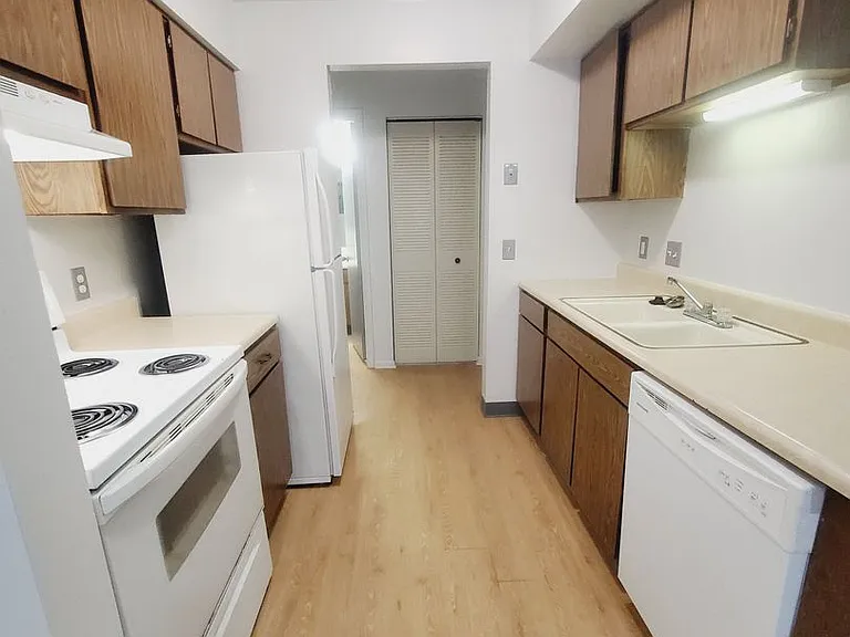 Sugarbush Apartments — Photo 141
